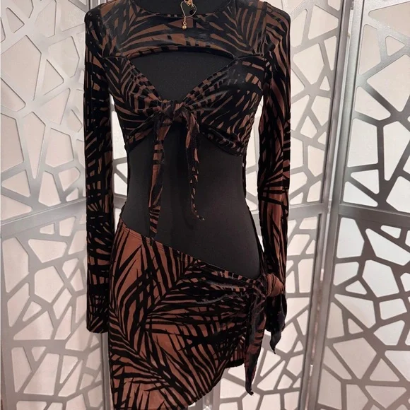 Elegant Black and Brown Patterned Mini Dress - Picture 1 of 7